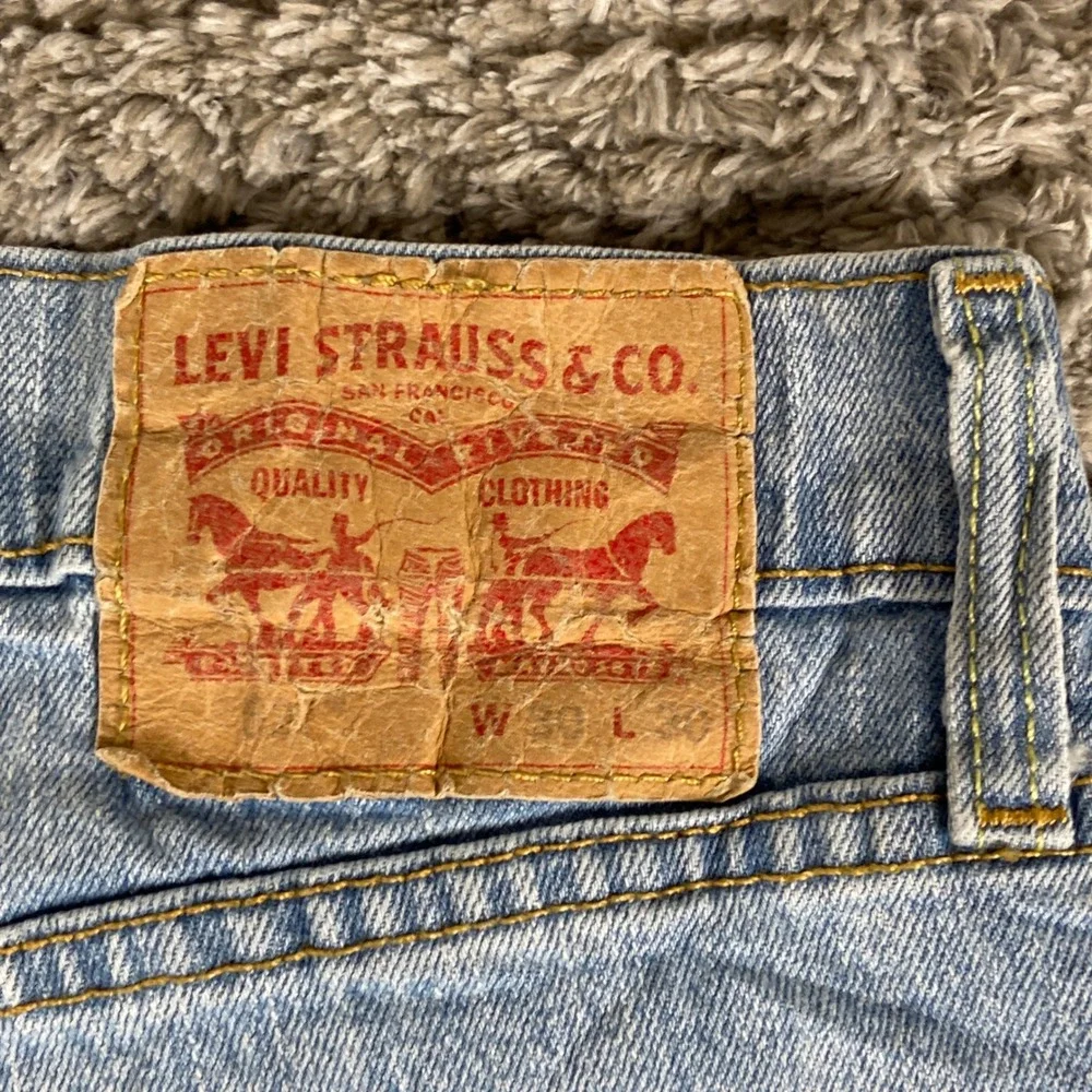 Levis measurements waist